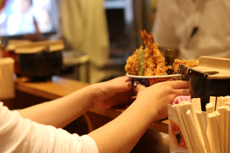 日本橋　天丼で有名な金子半之助