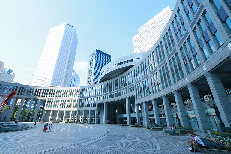 新宿　都庁入り口