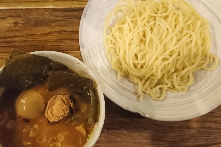 新宿でつけ麺を食べよう