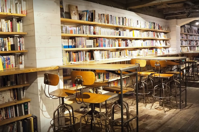 東京でゆっくり読書ができるカフェ 10選