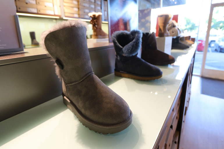 UGG ワイケレアウトレット